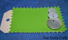 button snowman gift tag